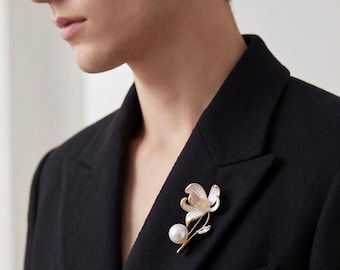White Enamel Lotus Brooch Pearl Lapel Pin Gold Floral Corsage Elegant Suit Accessory Dainty Jewelry Gift for Mom Graduation Pin