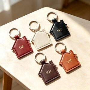 Chaveiro de couro personalizado com inicial da casa, pingente para bolsa, mini chaveiro em formato de chave, chaveiro personalizado com inicial, presente para a família.