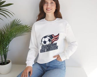 Felpa girocollo con bandiera "One Team One Nation Soccer"
