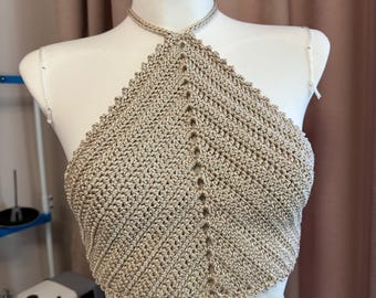 Top corto anudado hecho a mano