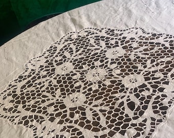 Superb antique pure linen lace tablecloth - 210x210 cm