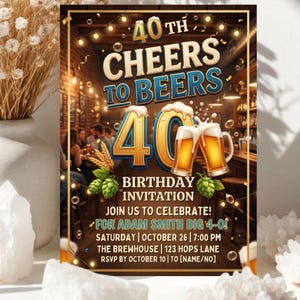 Puede incluir: Una invitación de cumpleaños número 40 con el texto "40th Cheers to Beers". La invitación presenta dos jarras de cerveza, lúpulo y los detalles del evento: fecha, hora y lugar. El fondo muestra una escena de bar.