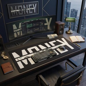 Peut inclure: Un bureau moderne avec un grand écran incurvé affichant des données financières. Un tapis de souris noir avec le mot "MONEY" en blanc, un clavier et une souris sont sur le bureau. Un signe "MONEY" encadré est accroché au mur.