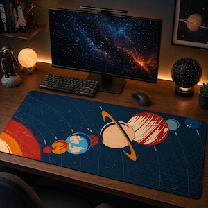 Retro skrivbordsunderlägg med solsystemet, musmatta med vintageplaneter, stor skrivbordsmatta med astronomi, kontorsdekor med rymden, XL-vetenskaplig present, modern konst från mitten av århundradet