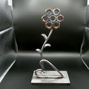 Notenbloem hart metalen kunstwerk