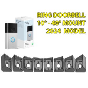 Op de afbeelding: Een Ring Battery Doorbell met productverpakking en acht grijze kunststof montagebeugels. De tekst in de afbeelding luidt RING DOORBELL 10° - 40° MOUNT 2024 MODEL. De beugels zijn schuin voor een verstelbare installatie van de deurbel.