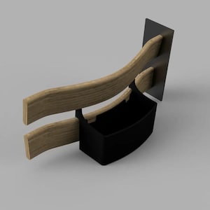 Puede incluir: Un estante de pared moderno con un contenedor negro y soportes de madera curvados. El estante tiene una parte trasera gris oscuro y est&aacute; dise&ntilde;ado para guardar objetos peque&ntilde;os. La madera tiene una veta natural.