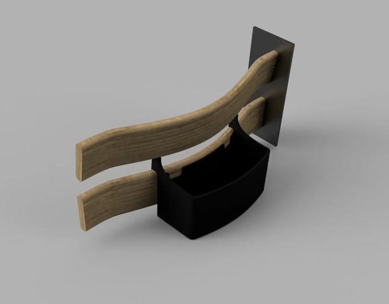 Puede incluir: Un estante de pared moderno con un contenedor negro y soportes de madera curvados. El estante tiene una parte trasera gris oscuro y est&aacute; dise&ntilde;ado para guardar objetos peque&ntilde;os. La madera tiene una veta natural.