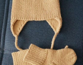 Gorro y calcetines para niños