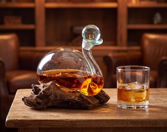 Decantador de pato de vidrio fundido sobre base de madera flotante con tapón de vidrio, decantador de whisky soplado a mano, botella de licor artesanal, decoración rústica para bar, 19 cm