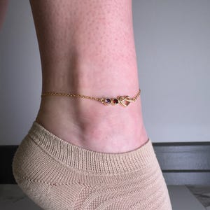 Bracelet de cheville personnalisé avec pierre de naissance avec cœur, chaîne de cheville personnalisée avec pierre de naissance cœur, chaîne de cheville à breloques délicates, bijoux avec pierres de naissance, cadeau pour elle