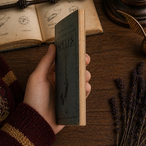 Trollkarlsbok | HP-inspirerad magisk trollkarlsbok | Samlarobjekt för cosplay-fans | Mini-grimoire i vintagestil för magifans bild 6