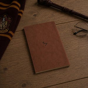 HP Chiromancy Pocket Book | HP-inspirerad handledning för kirurgi och spådom | Vintage mini-trollkarlsbok | Samlarpresent för fans och magiälskare bild 4