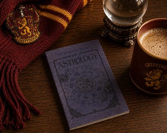 Livre de poche d'astrologie HP | Guide des étoiles magiques inspiré par HP | Mini livre de sorcier vintage | Cadeau de collection pour amateurs de magie et d'astrologie