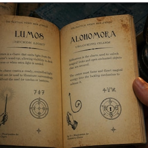 Trollkarlsbok | HP-inspirerad magisk trollkarlsbok | Samlarobjekt för cosplay-fans | Mini-grimoire i vintagestil för magifans bild 3