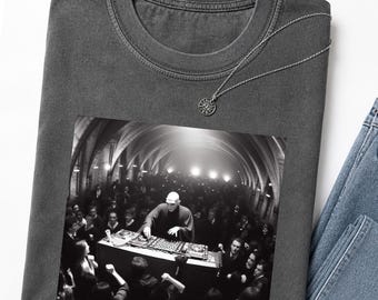 T-shirt graphique drôle Voldemort DJ | T-shirt festif HP | Cadeau de fan sorcier | Chemise unisexe en coton