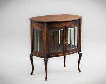 Vitrina para licores de roble antiguo: vitrina de cristal curvado, mobiliario de bar retro.