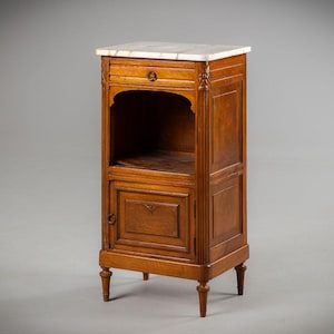 Mesita de noche antigua francesa estilo Luis XVI con tapa de mármol – Mesita de noche de nogal tallada a mano