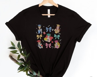 Kokette Disney Prinzessin Abschlussfeier 2026 Shirt, Disney Graduierung T-Shirt, Disneyland T-Shirt, Prinzessin Senior Graduiertenstück, Schulende Gra PNG Digital
