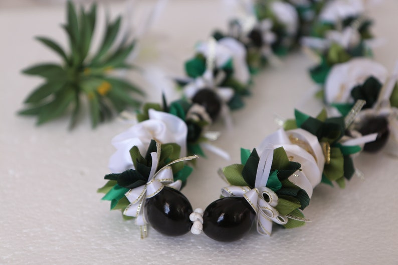 Hawaiian Kukui Nut Ribbon Lei White 