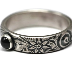 Black Onyx Ring Flower Pattern Vintage Silver - 4mm