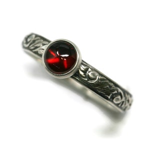 Red Garnet Ring Vine Pattern Vintage Silver - 6mm