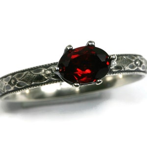 Red Garnet Ring Symmetrical Flower Vintage Silver E-W - 7x5mm Oval AA Grade