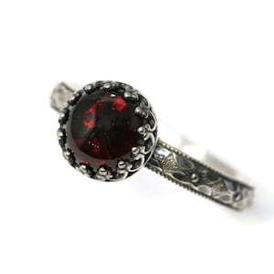 Red Garnet Ring Symmetrical Flower Crown Vintage Silver - 8mm