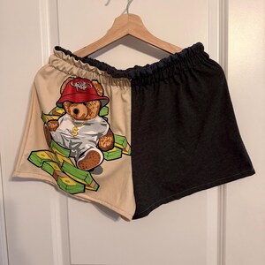 Omarbetade tvåfärgade shorts | Återvunna loungeshorts med Money Bear-mönster, storlek S/M