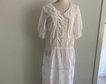 Romantic lightweight cotton dress with lovely lace and embroidery-Size S