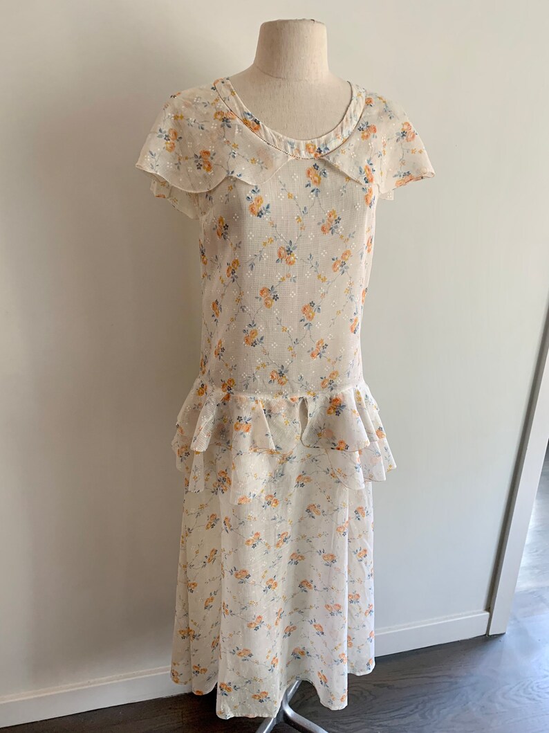 1930s vintage cotton dotted floral Gatsby tea dress with shawl collar and hip flounces-size M image 2