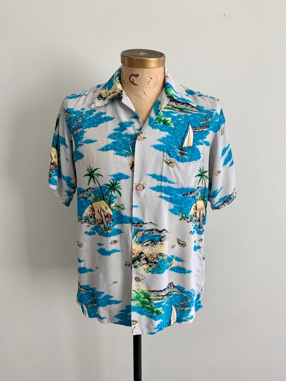 Pali Hawaiian Style 1950s rayon crepe scenic prin… - image 1