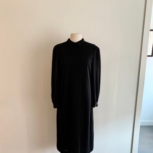 Lovey classic wool knit Adele Simpson collared dress with pintuck pleats-size M