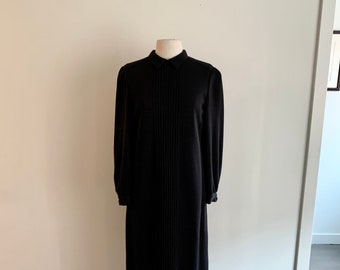 Lovey classic wool knit Adele Simpson collared dress with pintuck pleats-size M