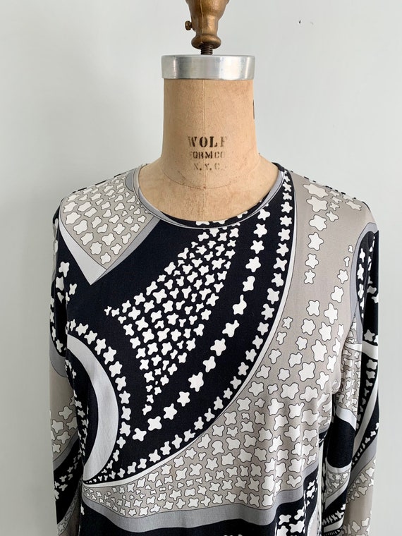 Averado Bessi black/white/grey graphic silk top-s… - image 6