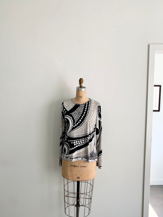 Averado Bessi black/white/grey graphic silk top-s… - image 1