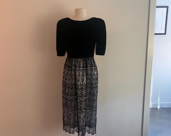 Vintage petite Lanz black velvet-lined lace midi lenght holiday party dress-size M-made in the USA