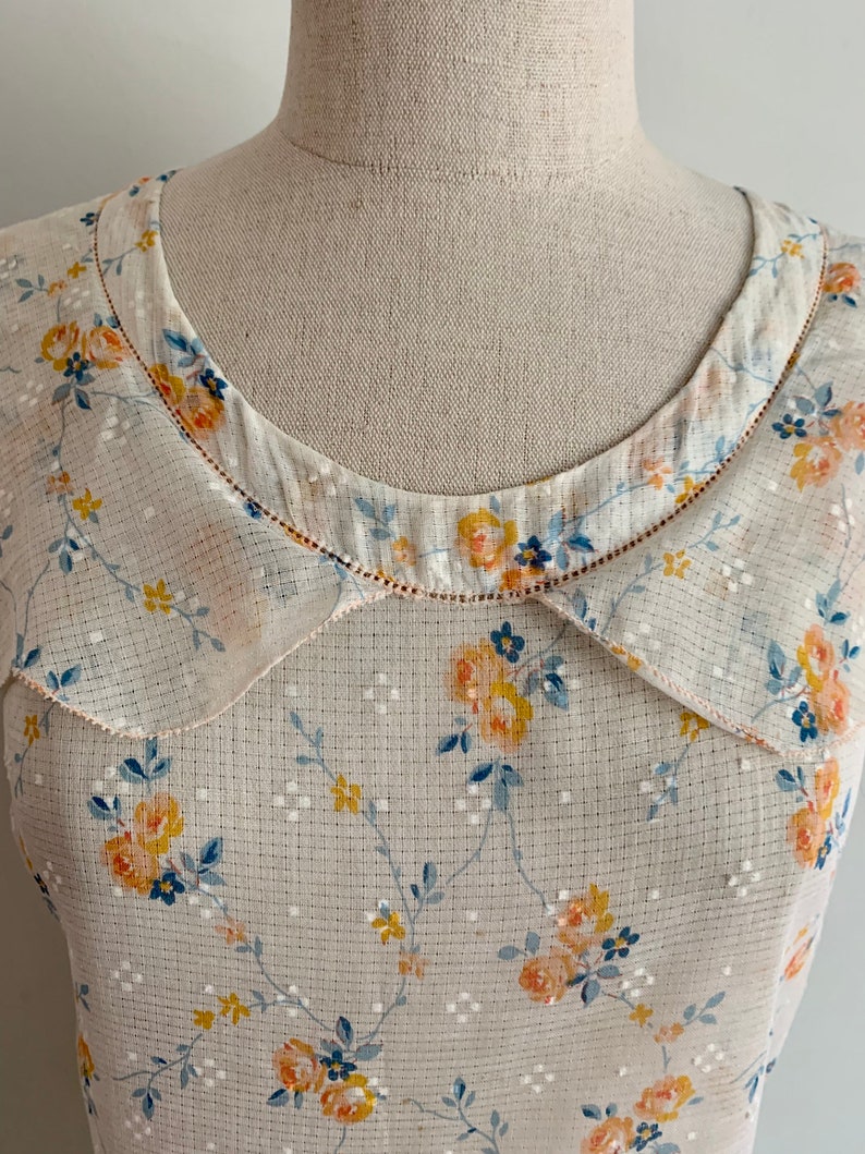 1930s vintage cotton dotted floral Gatsby tea dress with shawl collar and hip flounces-size M image 3