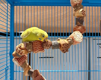 Natürlicher Papageien Futter Spielzeug & Spiral Klettern Sitzstange - Holz Kauspielzeug für Nymphensittiche, Wellensittiche, Quäker