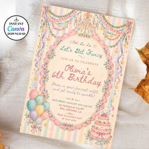 Könnte beinhalten: Eine rechteckige Geburtstagseinladungskarte mit pastellfarbenem Streifenhintergrund und einem zentralen ovalen Rahmen, der mit rosa Rüschen und Blumen verziert ist. Der Text lautet Ooh La La! Let's Get Fancy, Olivia's 6th Birthday und Veranstaltungsdetails.