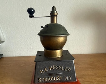 Molinillo de café antiguo de hierro fundido Erie – Hessler Syracuse N.Y. Lap Mill