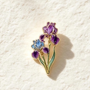 Pin de esmalte floral, iris morado, pin floral, esmalte duro botánico, broche de solapa dorado, estética vintage de la naturaleza, mochila, regalo para amantes de las flores