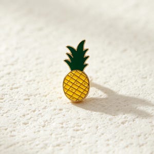 Pineapple Enamel Pin, Yellow Fruit Lapel Pin, Gold-Plated Hard Enamel Pin for Backpacks, Minimalist Tropical Brooch, Gift for Summer Lovers