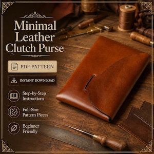 Puede incluir: Un bolso de mano de cuero marrón con un diseño minimalista. La imagen incluye el texto "Minimal Leather Clutch Purse", "PDF Pattern", "Instant Download", "Step-by-Step Instructions", "Full-Size Pattern Pieces" y "Beginner Friendly".