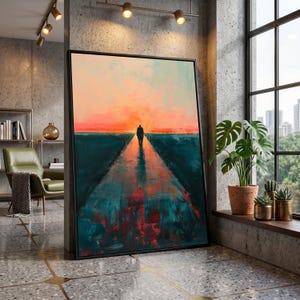 Könnte beinhalten: Großformatiges, gerahmtes abstraktes Gemälde, das eine Person zeigt, die auf einen Sonnenuntergang zugeht. Das Kunstwerk verwendet Teal, Orange und Rot. Das Gemälde wird in einem modernen Innenraum vor einer Betonwand ausgestellt.