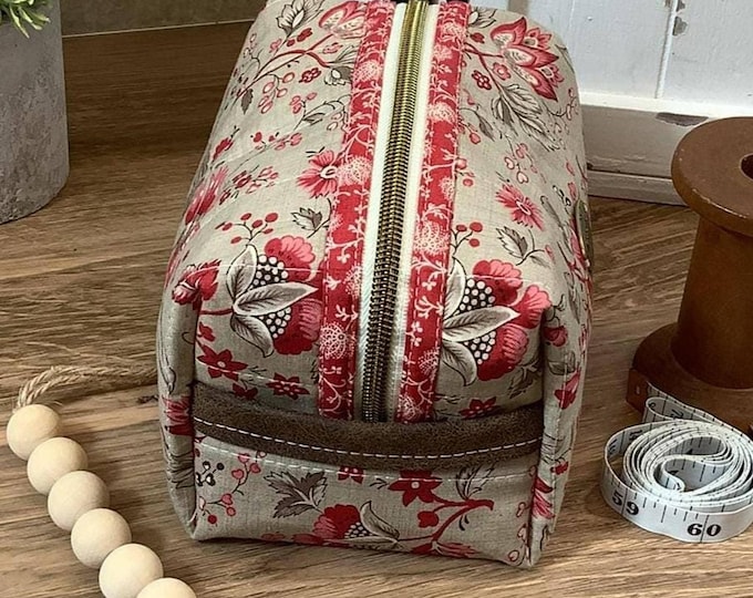 Quilted Cotton Cosmetic Bag: Floral Toiletry Organizer with Vegan Leather Handles