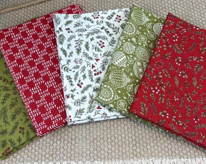 Emmitt & Ivy Christmas Fat Quarter Bundle: Red Green Holiday Quilting Cotton (5 FQs)