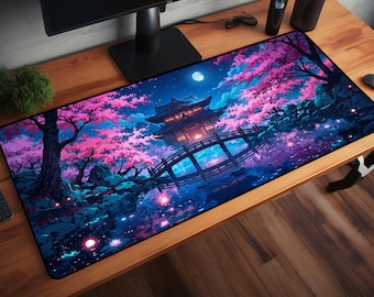 Peut inclure: Tapis de bureau rectangulaire avec une illustration vibrante d'une pagode japonaise, d'un pont et de cerisiers en fleurs sous la pleine lune. La palette de couleurs comprend des nuances de rose, de bleu et de violet, créant une scène sereine et artistique.
