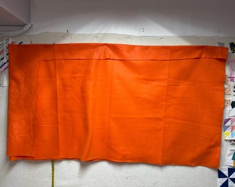Fieltro naranja. Por favor, vea ambas imágenes para ver los recortes.