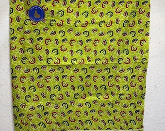 Tela. Estampado de reino africano. Nota: las pegatinas aparecen en las imágenes. Ver descripción más detallada.